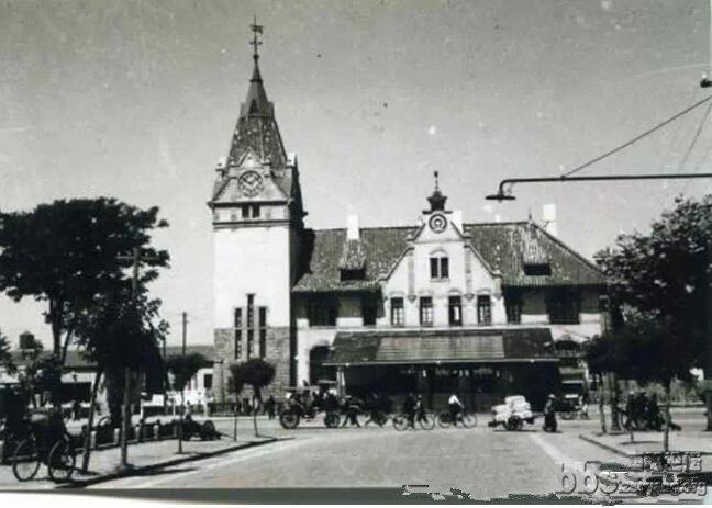 　1951年青岛火车站.jpg
